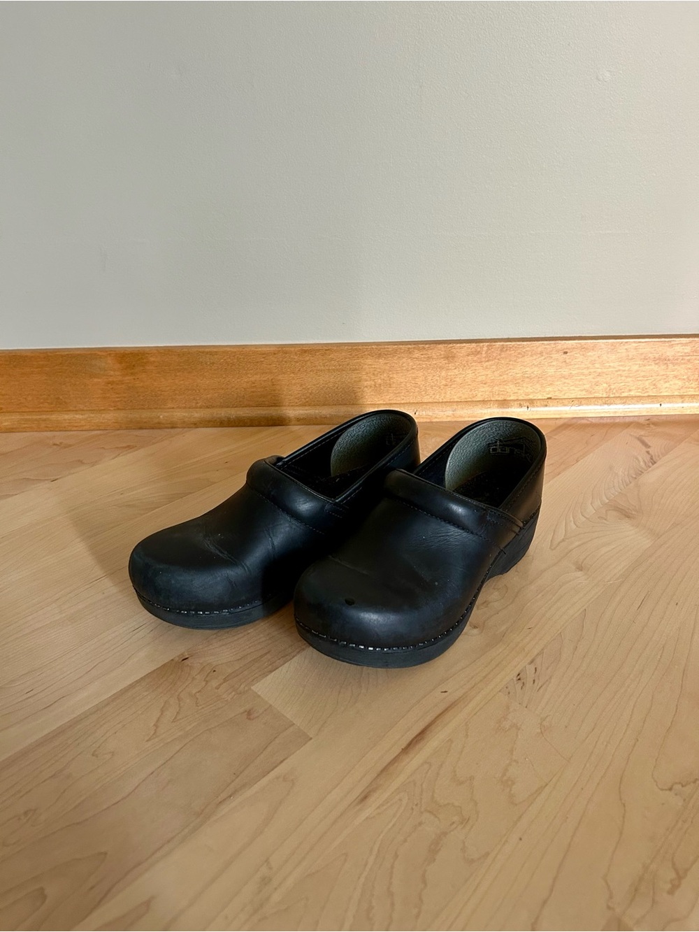Dansko Black Professional Leather Clogs | EU 37 / US 6.5–7